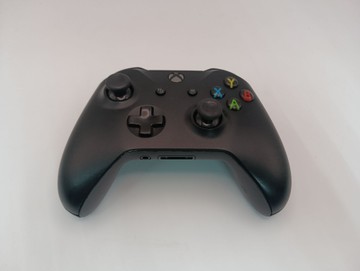 Б/у Игровая приставка Microsoft xbox one x 1tb 01-200924394