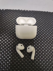 Б/в Навушники Apple airpods 4 with active noise cancellation 01-201012545