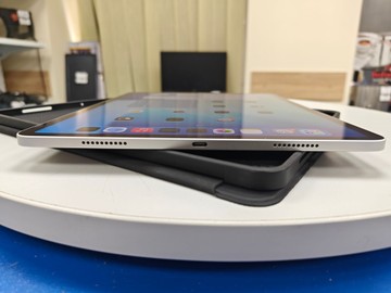 Б/в Планшет Apple ipad pro 12.9 2022 wi-fi 256gb 01-201110847