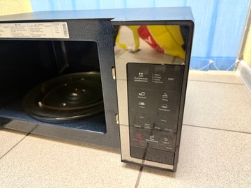 Б/в Мікрохвильова піч Samsung me83xr 01-201147531
