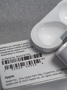 01-200775206: Apple airpods 4 with active noise cancellation
