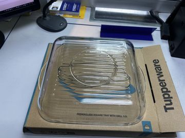 01-200780611: Tupperware perviaglass square tray with grill 3.2l