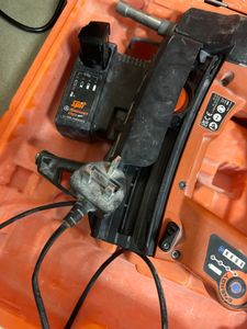 Б/в Монтажний пістолет Spit pulsa 40p+ 01-200834728