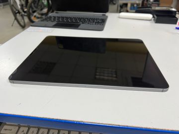 Б/в Планшет Apple ipad pro 12.9 2022 wi-fi + cellular 1tb 01-200789000