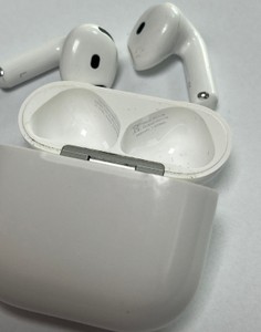 Б/у Навушники Apple airpods 4 with active noise cancellation 01-201090819