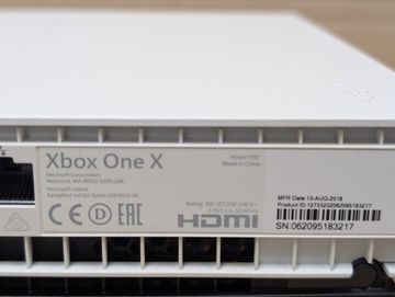 01-200600700: Microsoft xbox one x 1tb
