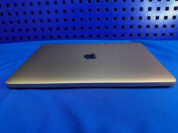 Б/в Ноутбук Apple macbook air a1932 13,3" core i5 1,6ghz/ram8gb/ssd128gb/intel uhd graphics 617 01-200810579