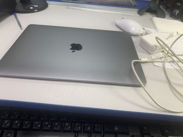 Б/в Ноутбук Apple macbook air a1932 13,3" core i5 1,6ghz/ram8gb/ssd128gb/intel uhd graphics 617 01-200831466