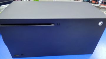 Б/у Игровая приставка Microsoft xbox series x 1tb 01-200790847