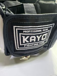 Б/у Набір для боксу Без Виробника шолом та перчатки 01-200835505