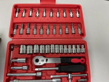 Б/в Набір автоінструментів New Tools 46 шт 16-000276126