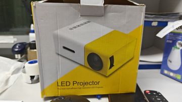 Б/у Проектор Led Projector yg-300 01-200909646