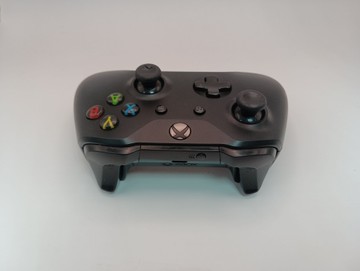 Б/у Игровая приставка Microsoft xbox one x 1tb 01-200924394