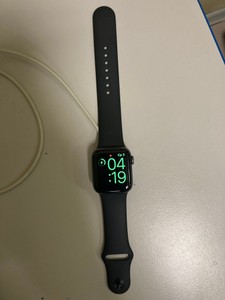 Б/в Смарт-годинник Apple watch series 4 gps 40mm aluminium case 01-200975771