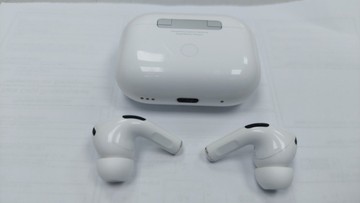 Б/в Навушники Apple airpods pro 2nd generation with magsafe charging case usb-c 01-201035698