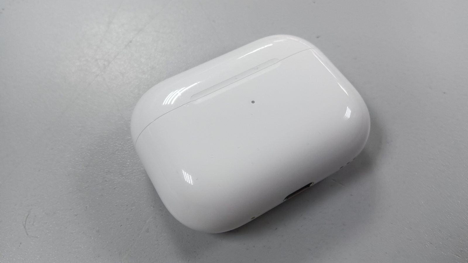 airpods pro 2nd generation with magsafe charging case usb-c
