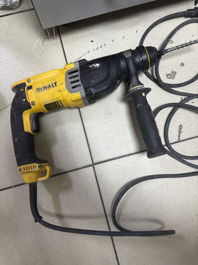 Dewalt d25143ks