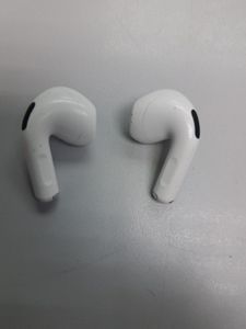 01-200772958: Apple airpods 4 with active noise cancellation