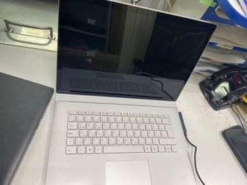 Б/у Ноутбук Microsoft surface book 2/core i7 8650u ddr3/16gb ddr3/ssd 250 gb/geforce gtx1060 6gb 01-200833464