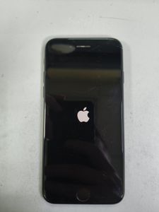 Б/в Мобільний телефон Apple iphone se 2020 64gb 01-200871873