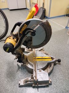 Б/в Пила торцева Dewalt dw706-qs 01-200872360