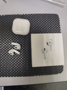 Б/в Навушники Apple airpods 4 with active noise cancellation 01-201012545