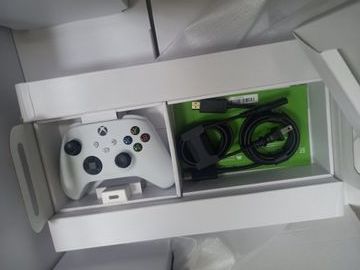 01-200744948: Microsoft xbox series x 1tb