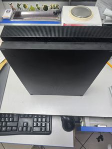 01-200789149: Microsoft xbox one x 1tb