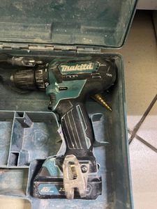 Б/у Шуруповерт Makita df333d 2акб 2а зп 01-200898554