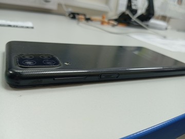 Б/в Мобільний телефон Samsung galaxy a12 4/64gb 01-200955460