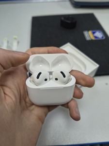 Б/в Навушники Apple airpods 4 with active noise cancellation 01-200996899