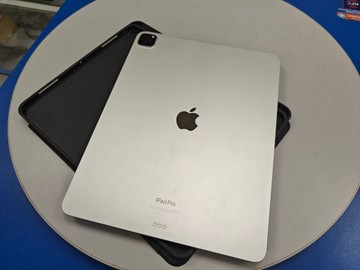 Б/в Планшет Apple ipad pro 12.9 2022 wi-fi 256gb 01-201110847