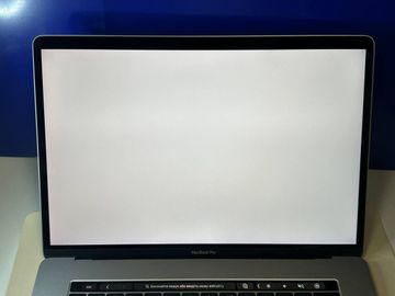 01-200528403: Apple macbook pro екр. 15.4/ core i7 2,9ghz/ ram16gb/ ssd512gb/ amd pro560 4gb/touch bar