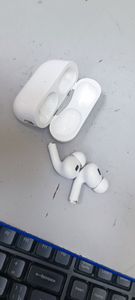 01-200782691: Apple airpods pro 2nd generation with magsafe charging case usb-c