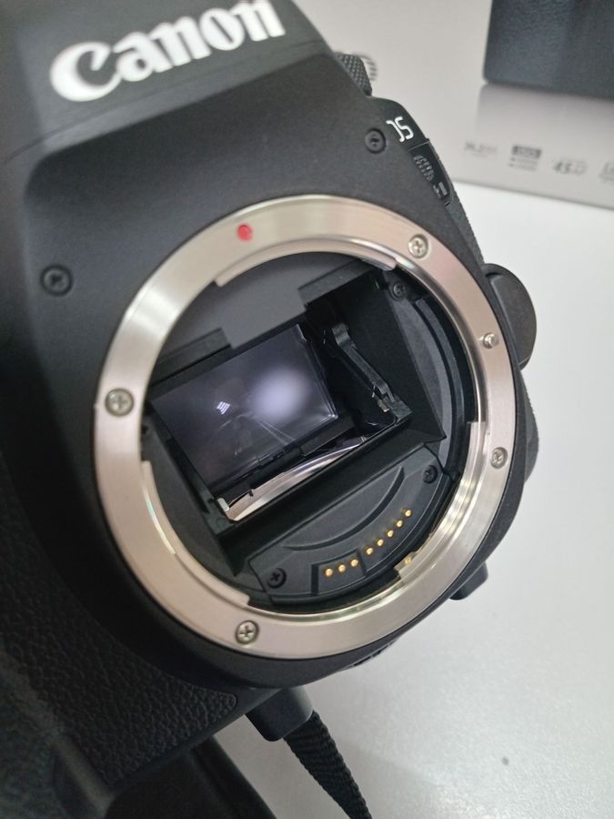 Фотоапарат Canon eos 6d mark ii body 01-200855945, стан Відмінний
