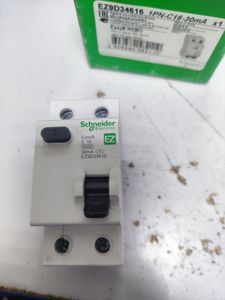 Б/в Диференціальний автомат Schneider easy9 ez9d34616 01-200875032