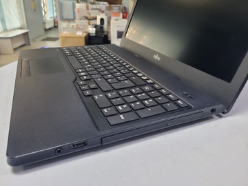 Б/в Ноутбук Fujitsu 15/core i5 7200u ddr3/8gb ddr3/ssd 120 gb/*інтегрована 01-200953544