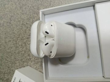 18-000086667: Air Music pods