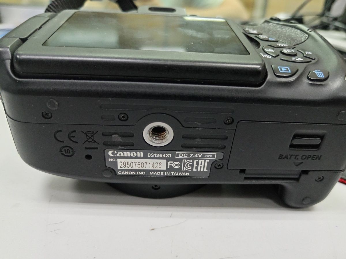 Canon eos 700d body