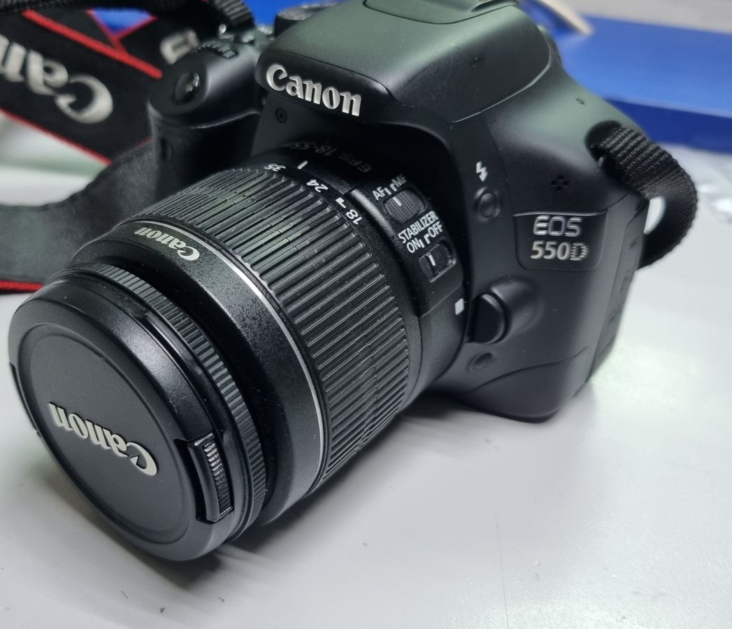 eos 550d +efs 18-55mm 3.5-5.6 is