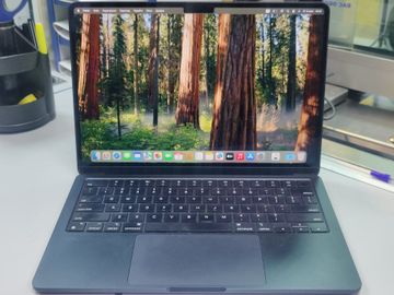 01-200749827: Apple macbook air 13.6'' a3113/m3/ram16gb/ssd256gb/gpu 8 core