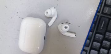 01-200782691: Apple airpods pro 2nd generation with magsafe charging case usb-c