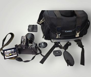 Б/в Фотоапарат Nikon d5600/ nikon nikkor af-s 18-140mm f/3.5-5.6g ed vr dx 01-200749300