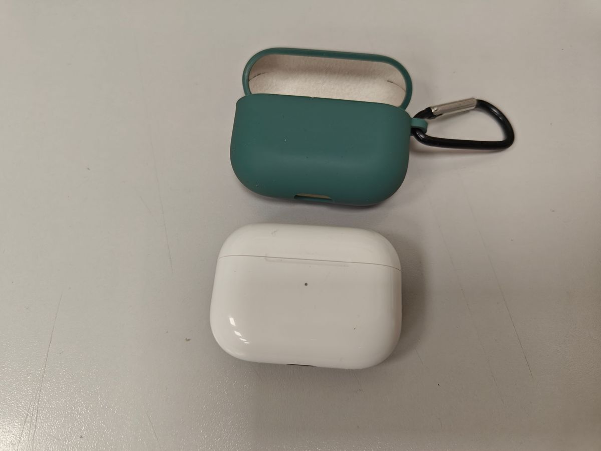 airpods pro 2nd generation with magsafe charging case usb-c