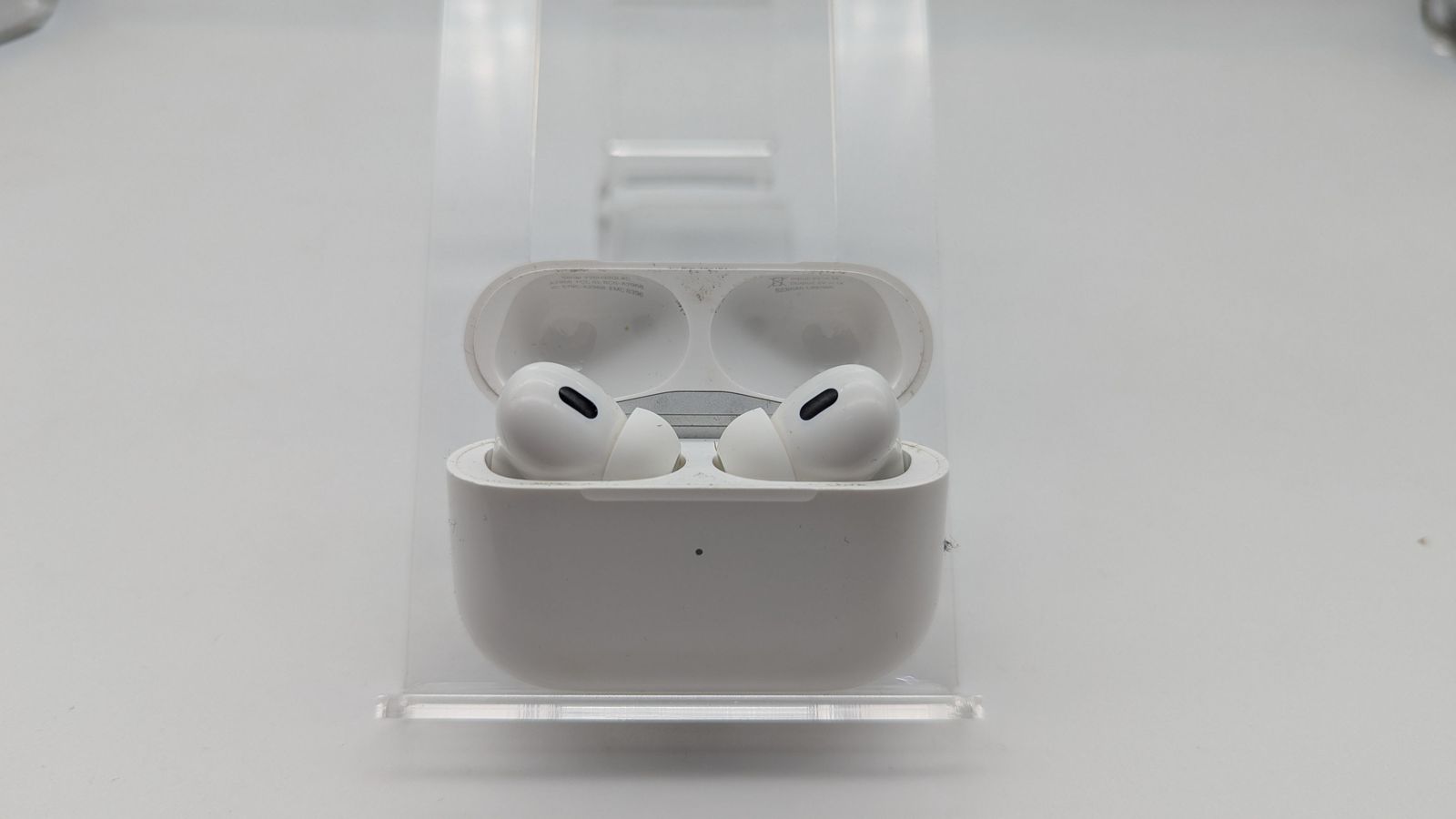 airpods pro 2nd generation with magsafe charging case usb-c