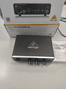 Б/в Аудіо інтерфейс Behringer umc22 01-201087217