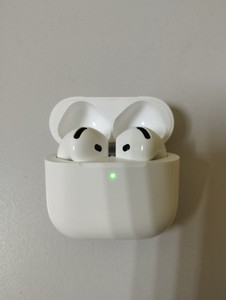 Б/в Навушники Apple airpods 4 with active noise cancellation 01-201104309