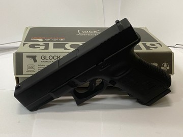 Б/в Пневматичний пістолет Umarex glock 19 01-201108587