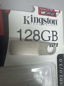 Б/в Флешка Kingston 128gb 01-201127403