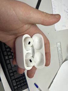 01-200792589: Apple airpods pro 2nd generation with magsafe charging case usb-c